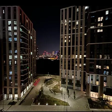2 Bed Apartment Close To Station With Parking London Exterior photo